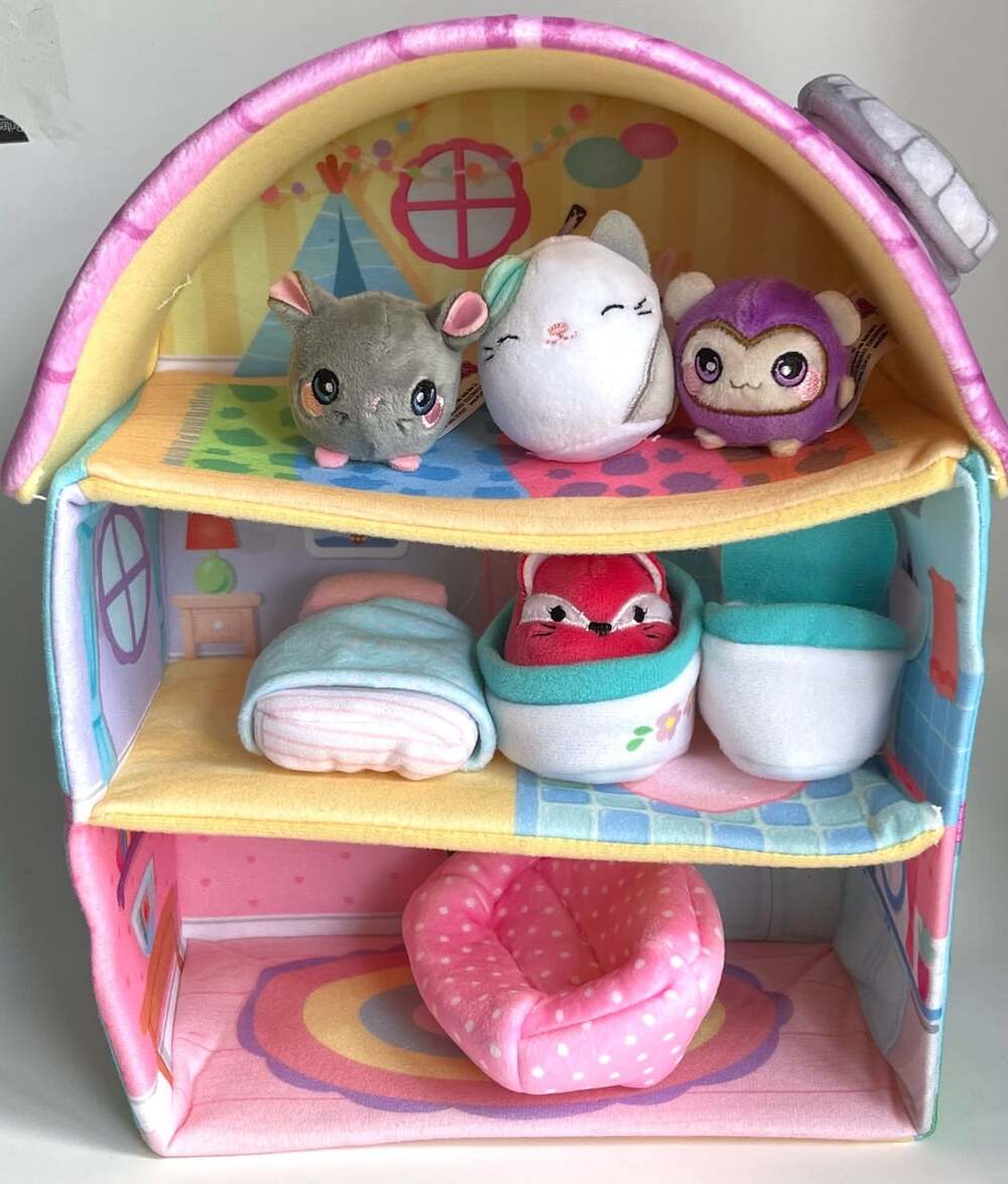 Squishville by Squishmallow Fifi's Cottage Townhouse Plush Playset with Mini Plu